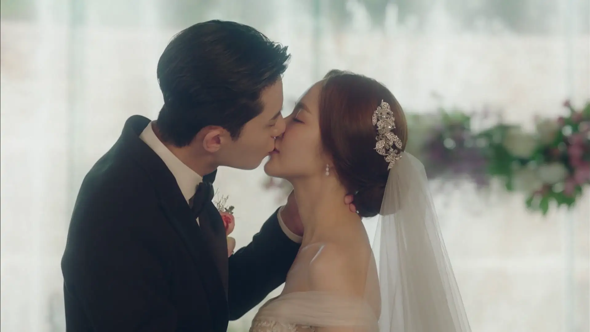 What's Wrong with Secretary Kim Hindi Dubbed 3 (1)